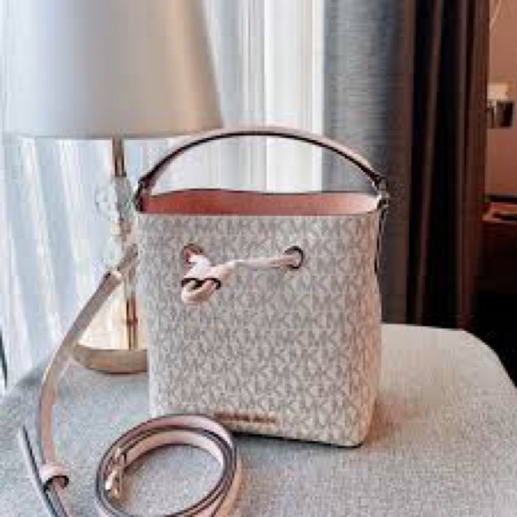 MICHAEL MICHAEL KORS Suri Small Logo Crossbody Bag - Picture 11 of 12